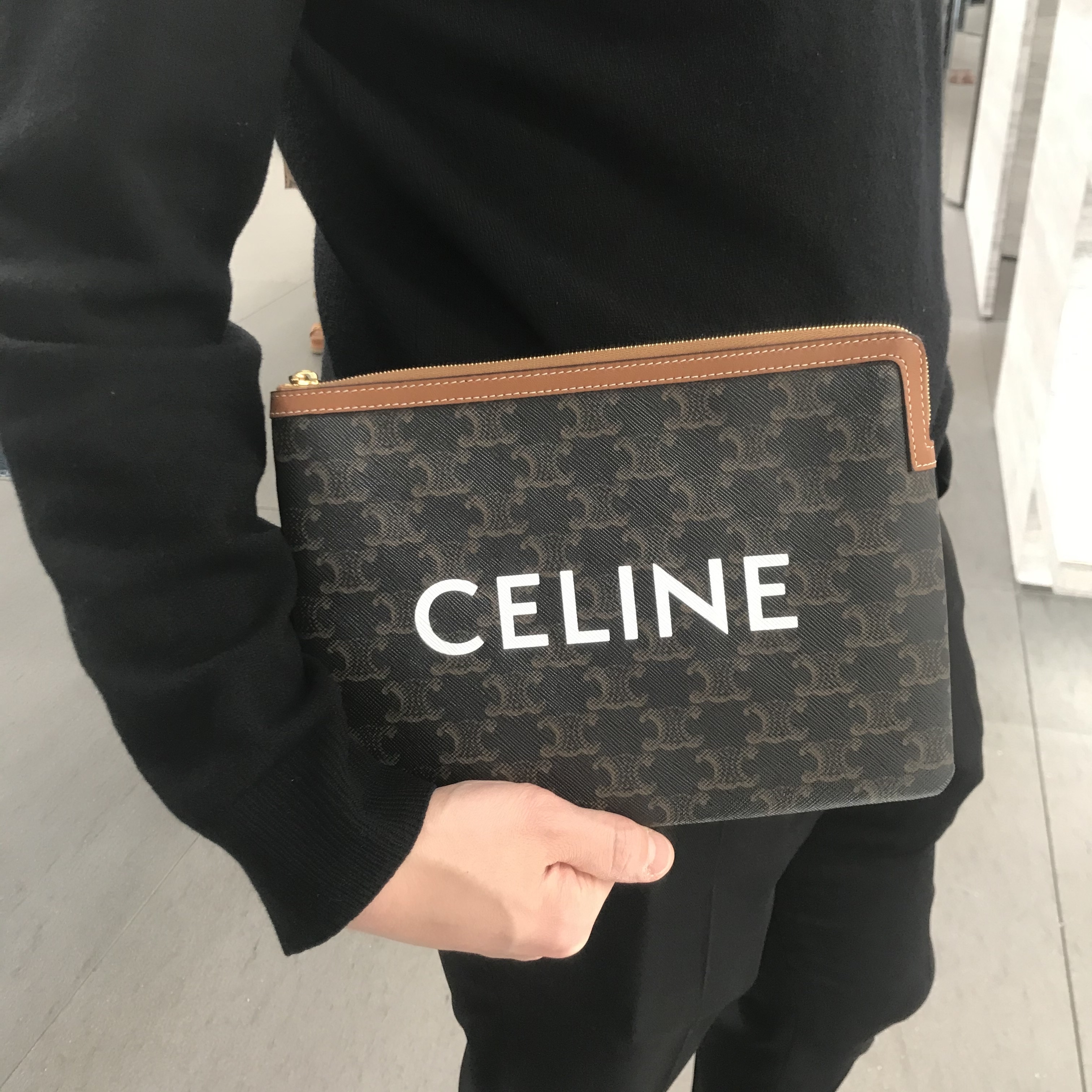 送料込【CELINE】SMALL POUCH IN TRIOMPHE ロゴ入りクラッチ (CELINE